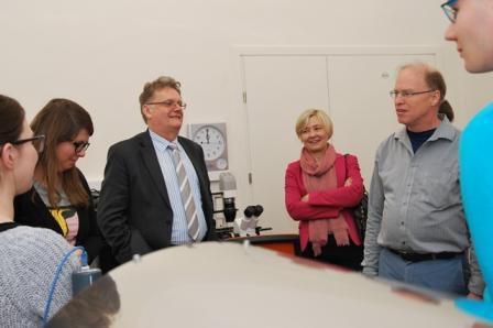 Prof. S.Janeczko, prof. M.Lewandowska, prof. R.Ruoff - Wizyta w Laboratorium Grafenowym PW na Wydziale Inżynierii Chemicznej i Procesowej